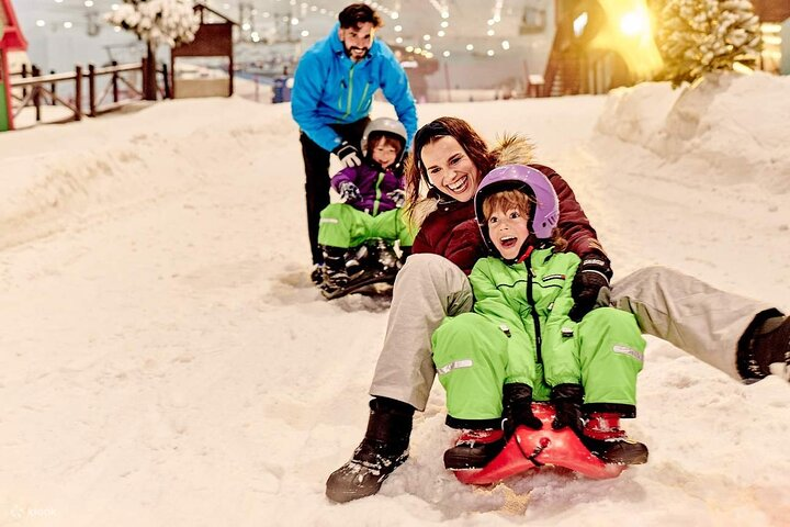 Experience the joy of sledding in a winter wonderland. Enjoy quality family time surrounded by snow all within Dubai’s unique indoor ski resort setting. Unleash your playful side!